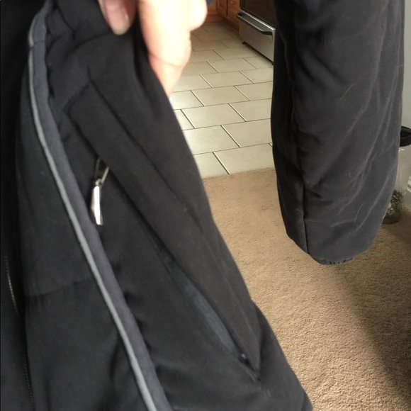 Mulberry Street Winter Coat. Size Medium - Picture 6 of 7